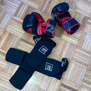C2 Boxing Gloves 12oz + Chin Guards Muay Thai MMA Sparring Gear Set Excellent